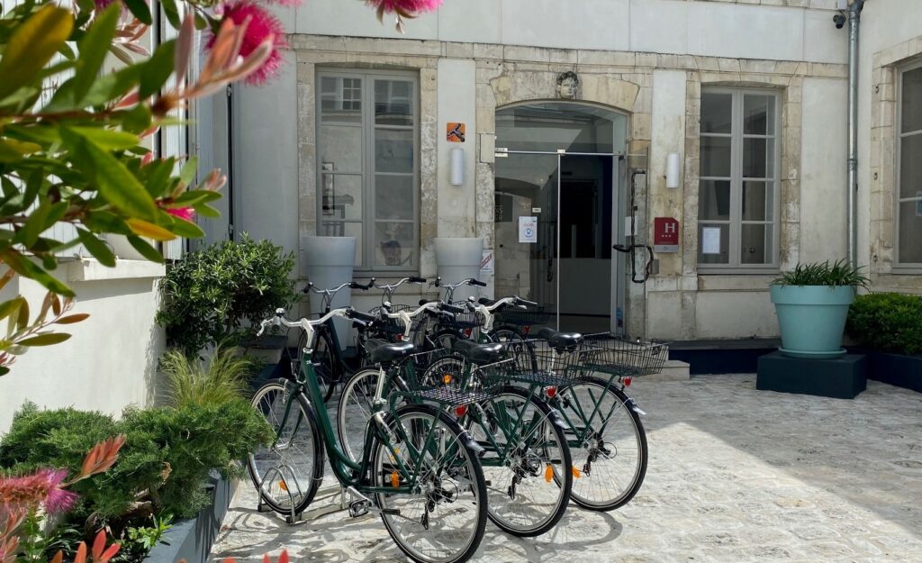Façade extérieure de l'entrée de l'hôtel François 1er La Rochelle